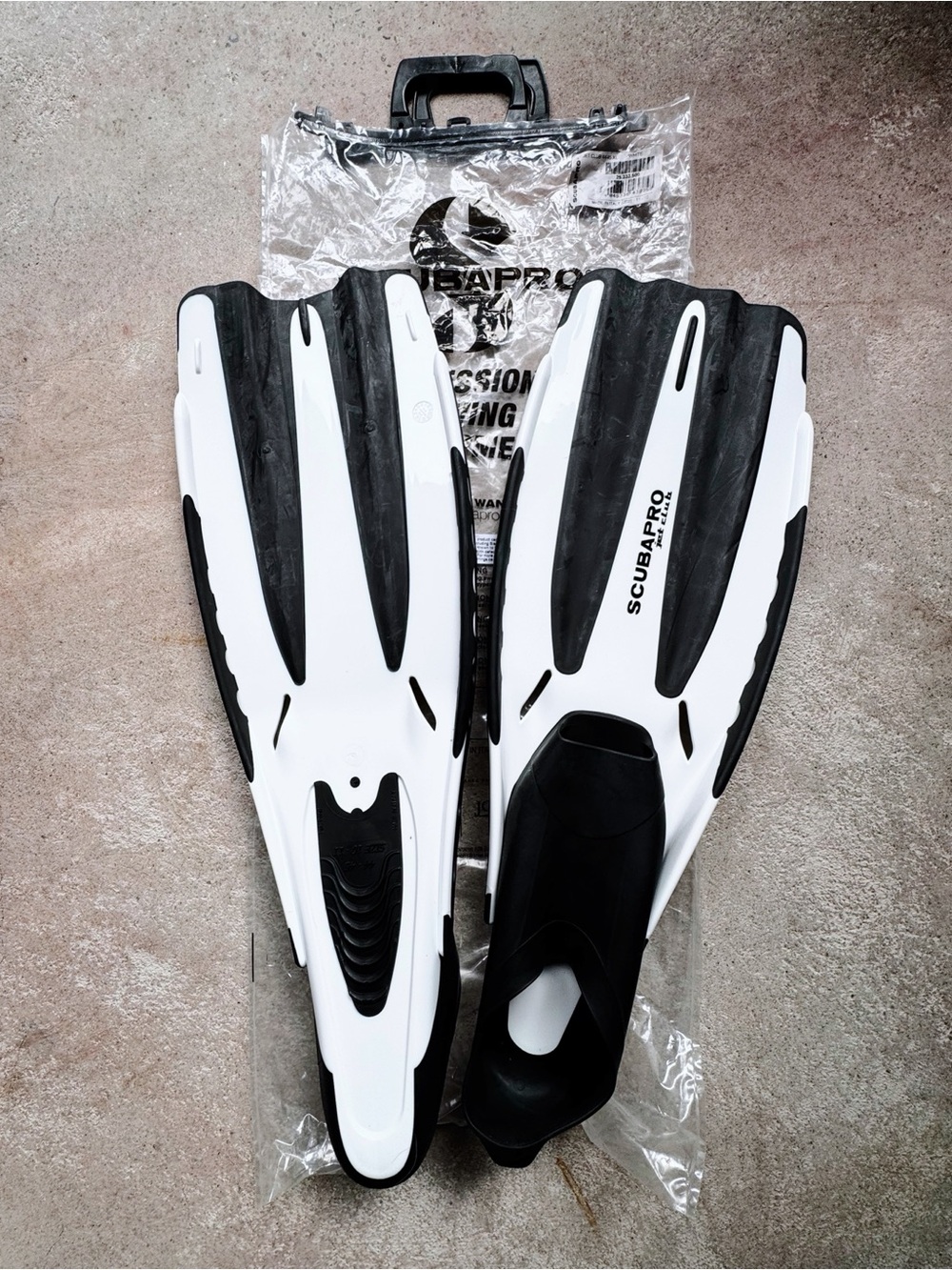 Scubapro Jet Club Full Foot Fins White/Black Size XL 10-11 New in Bag